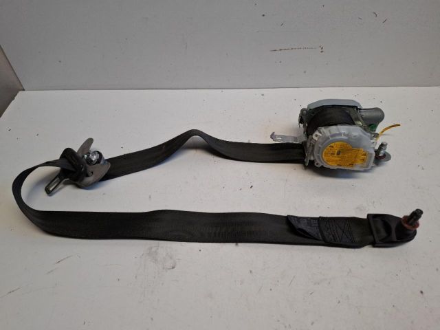 bontott HYUNDAI i40 Bal első Övfeszítő