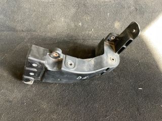 bontott HYUNDAI i40 Bal Fényszóró Tartó