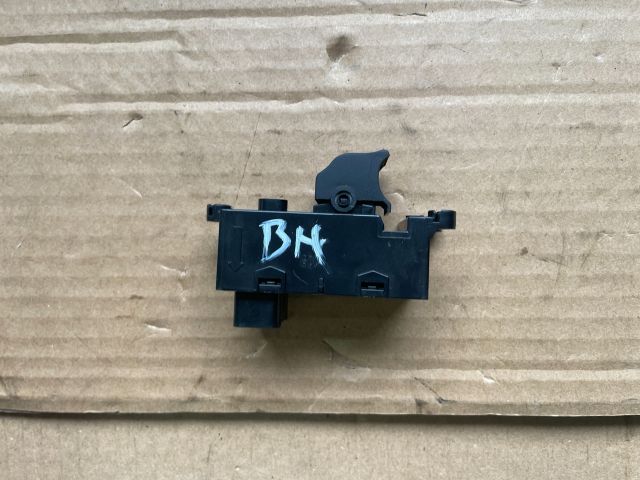 bontott HYUNDAI i40 Bal hátsó Ablakemelő Kapcsoló