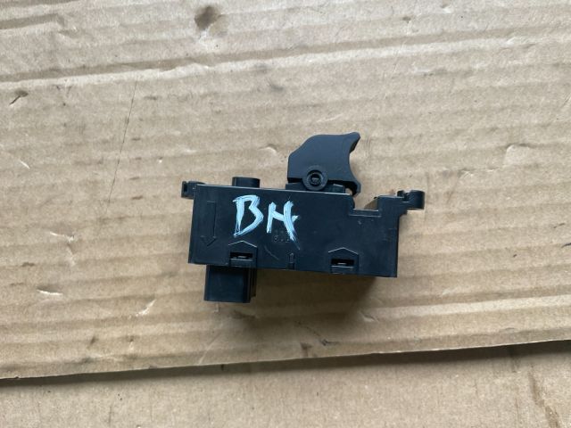 bontott HYUNDAI i40 Bal hátsó Ablakemelő Kapcsoló