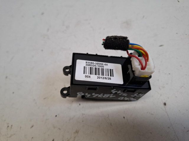 bontott HYUNDAI i40 Bal hátsó Ablakemelő Kapcsoló