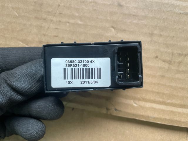 bontott HYUNDAI i40 Bal hátsó Ablakemelő Kapcsoló