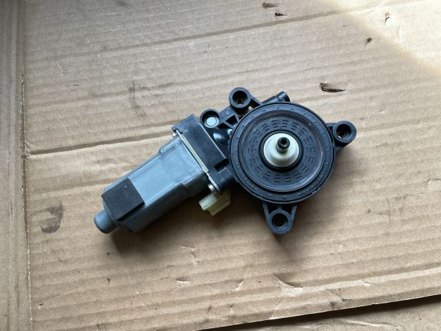 bontott HYUNDAI i40 Bal hátsó Ablakemelő Motor