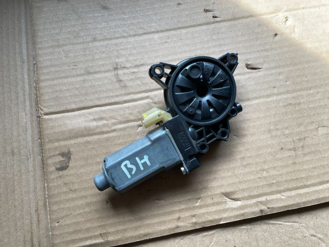 bontott HYUNDAI i40 Bal hátsó Ablakemelő Motor