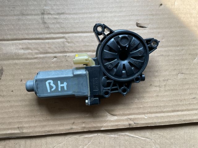 bontott HYUNDAI i40 Bal hátsó Ablakemelő Motor