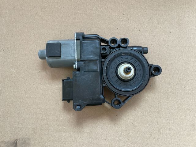 bontott HYUNDAI i40 Bal hátsó Ablakemelő Motor