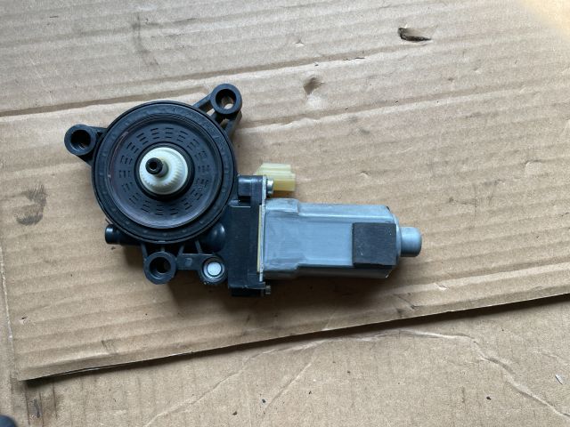 bontott HYUNDAI i40 Bal hátsó Ablakemelő Motor