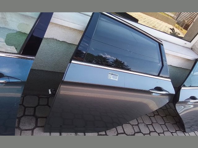 bontott HYUNDAI i40 Bal hátsó Ajtó (Részeivel)