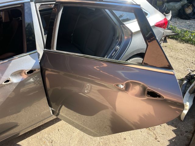 bontott HYUNDAI i40 Bal hátsó Ajtó (Üres lemez)