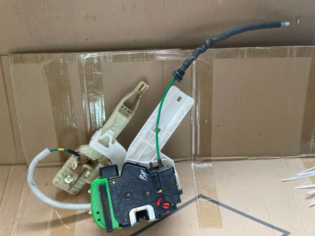 bontott HYUNDAI i40 Bal hátsó Ajtózár