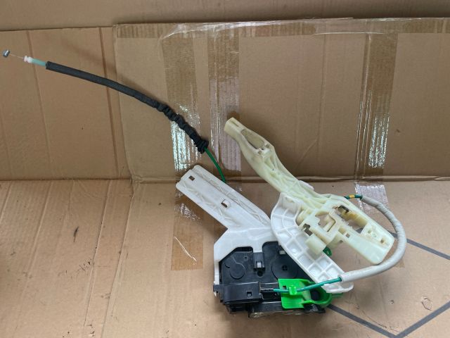 bontott HYUNDAI i40 Bal hátsó Ajtózár