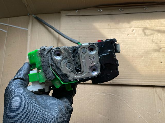 bontott HYUNDAI i40 Bal hátsó Ajtózár