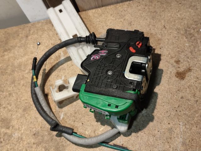 bontott HYUNDAI i40 Bal hátsó Ajtózár