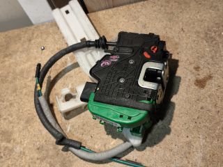 bontott HYUNDAI i40 Bal hátsó Ajtózár