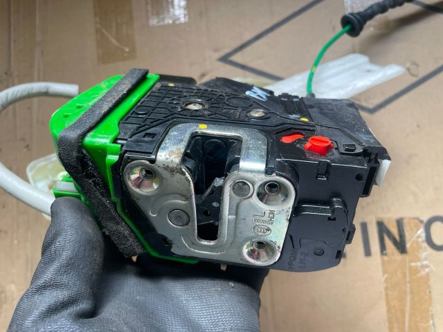 bontott HYUNDAI i40 Bal hátsó Ajtózár