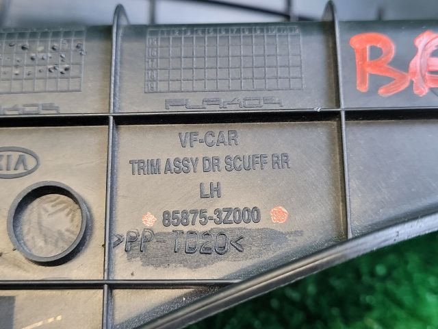 bontott HYUNDAI i40 Bal hátsó Belső Küszöb Burkolat