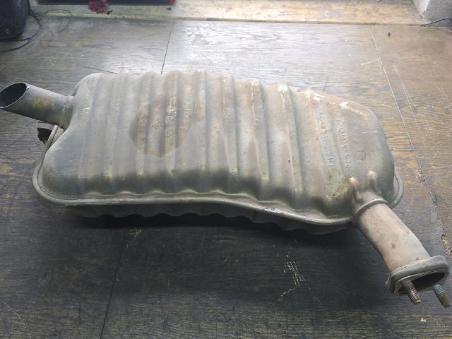 bontott HYUNDAI i40 Bal hátsó Gumikéder