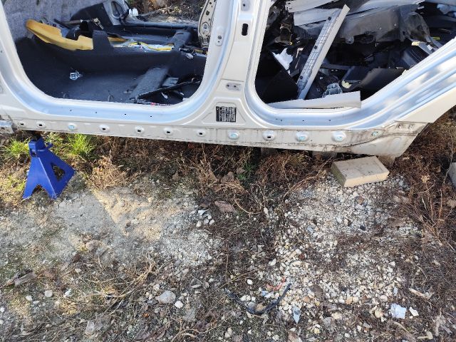 bontott HYUNDAI i40 Bal Küszöb