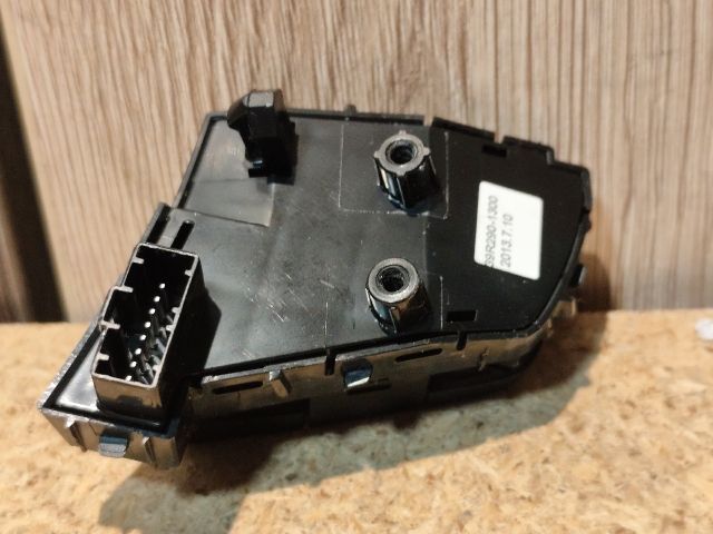 bontott HYUNDAI i40 Bal Multikormány Kapcsoló