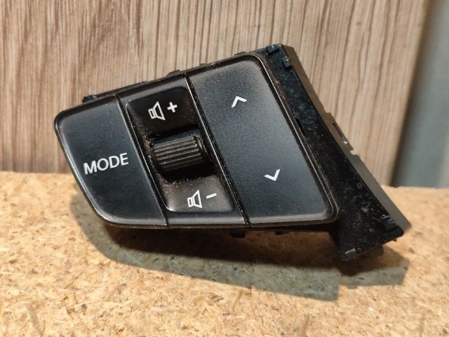 bontott HYUNDAI i40 Bal Multikormány Kapcsoló