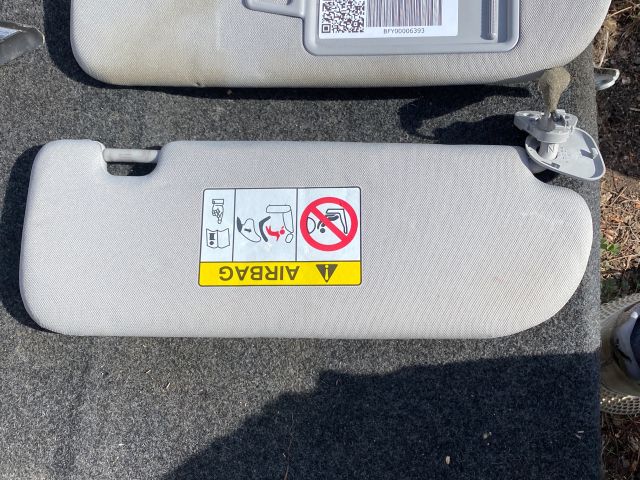 bontott HYUNDAI i40 Bal Napellenző