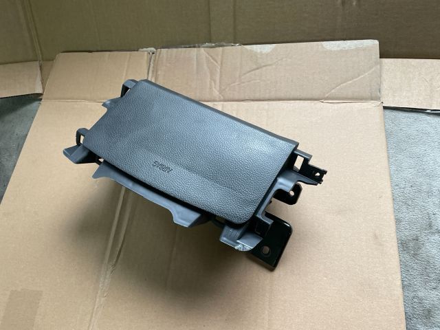 bontott HYUNDAI i40 Bal Térdlégzsák