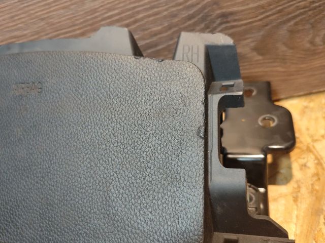 bontott HYUNDAI i40 Bal Térdlégzsák