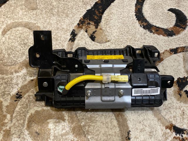 bontott HYUNDAI i40 Bal Térdlégzsák