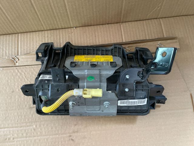 bontott HYUNDAI i40 Bal Térdlégzsák