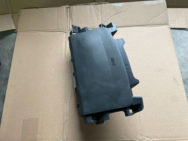 bontott HYUNDAI i40 Bal Térdlégzsák