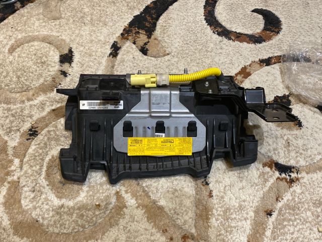 bontott HYUNDAI i40 Bal Térdlégzsák