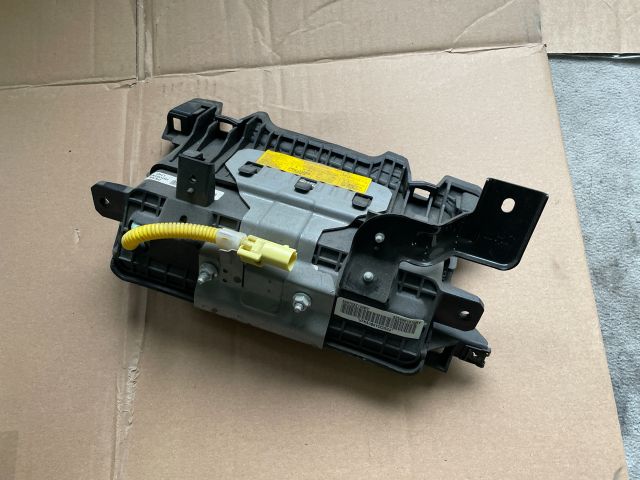 bontott HYUNDAI i40 Bal Térdlégzsák