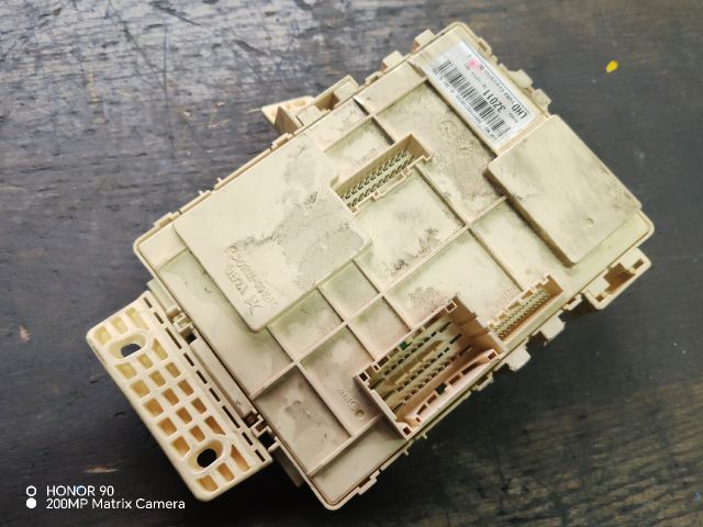 bontott HYUNDAI i40 Biztosítéktábla Utastér