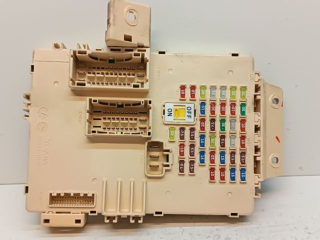 bontott HYUNDAI i40 Biztosítéktábla Utastér