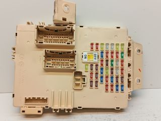 bontott HYUNDAI i40 Biztosítéktábla Utastér