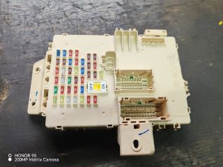 bontott HYUNDAI i40 Biztosítéktábla Utastér