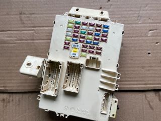 bontott HYUNDAI i40 Biztosítéktábla Utastér