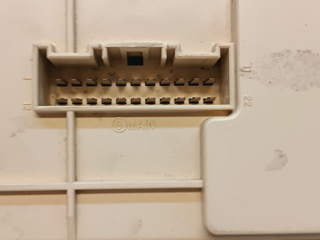 bontott HYUNDAI i40 Biztosítéktábla Utastér