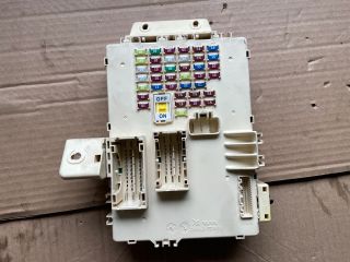 bontott HYUNDAI i40 Biztosítéktábla Utastér