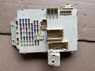 bontott HYUNDAI i40 Biztosítéktábla Utastér