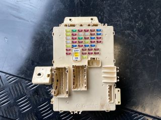 bontott HYUNDAI i40 Biztosítéktábla Utastér