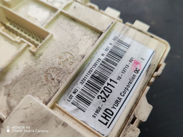 bontott HYUNDAI i40 Biztosítéktábla Utastér