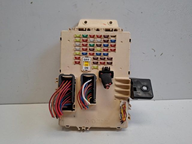 bontott HYUNDAI i40 Biztosítéktábla Utastér