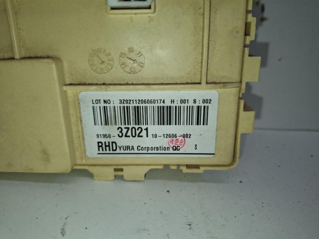 bontott HYUNDAI i40 Biztosítéktábla Utastér