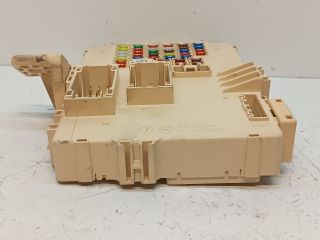 bontott HYUNDAI i40 Biztosítéktábla Utastér