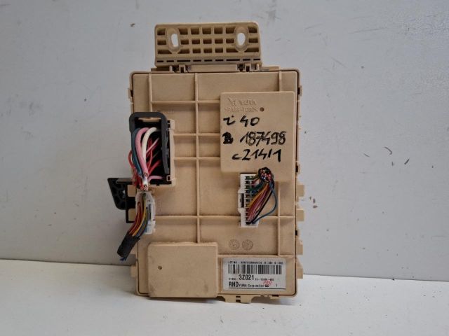 bontott HYUNDAI i40 Biztosítéktábla Utastér