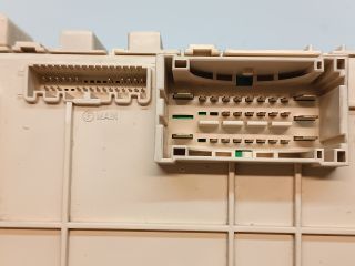 bontott HYUNDAI i40 Biztosítéktábla Utastér