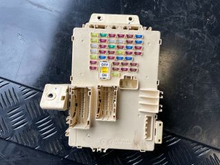 bontott HYUNDAI i40 Biztosítéktábla Utastér