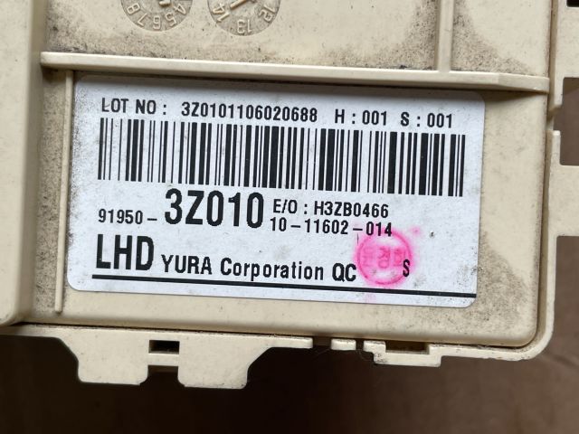 bontott HYUNDAI i40 Biztosítéktábla Utastér