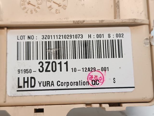 bontott HYUNDAI i40 Biztosítéktábla Utastér